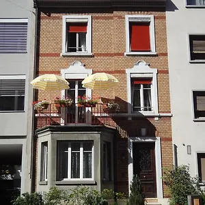 Bed & Breakfast 3, Bazel